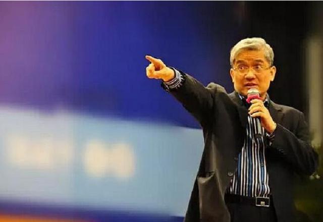 *咸平郎**：从“郎监管”到“江左霉郎”，一个经济学家的走红与坠落