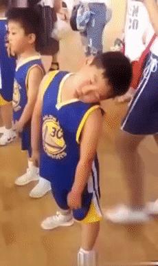 雨天开车后车镜有水咋办,开车雨刷坏了怎么处理