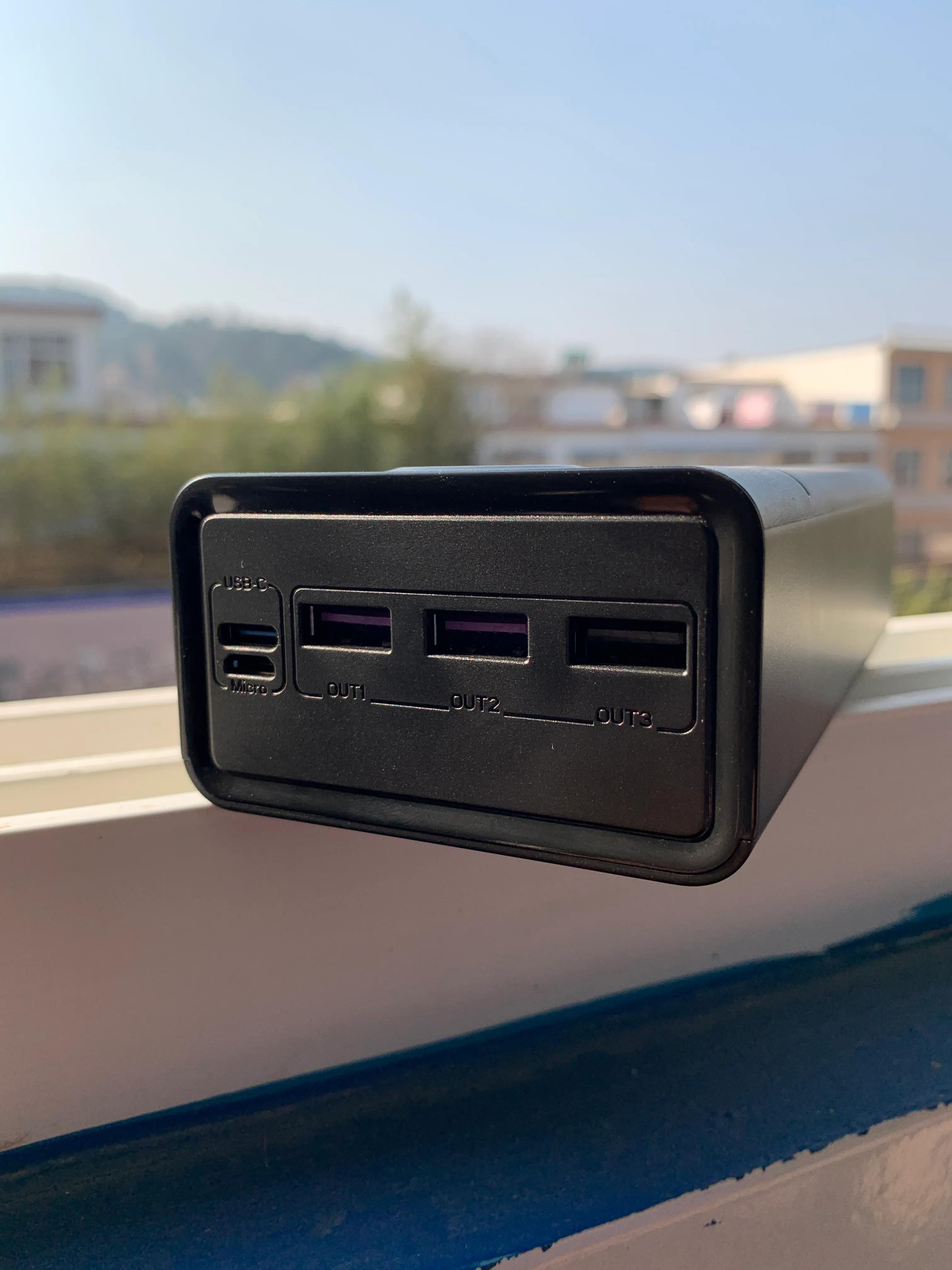 aigoc40s超大容量数显快充充电宝测评！