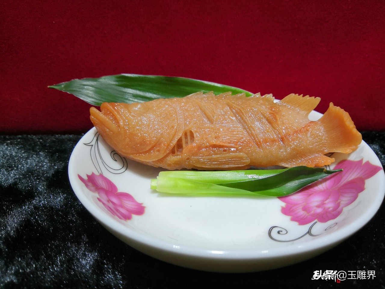 玉雕师掌勺!红黄翡变红烧鱼,口水流了