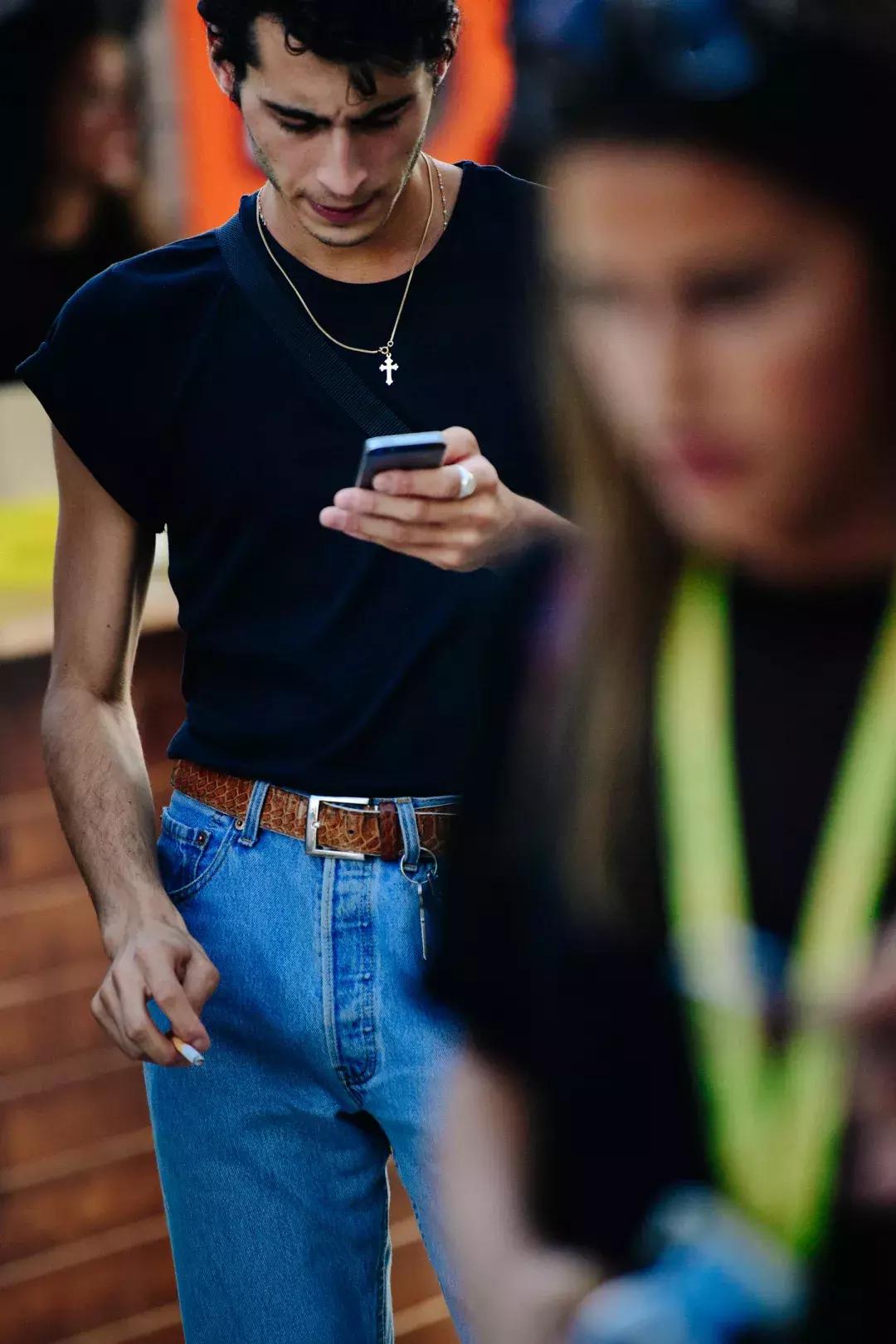 一根腰带穿衣搭配图,一条细细的腰带