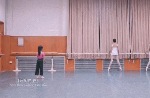 9岁卖猪肉女孩自学芭蕾舞,9岁女孩在猪肉店跳芭蕾现状