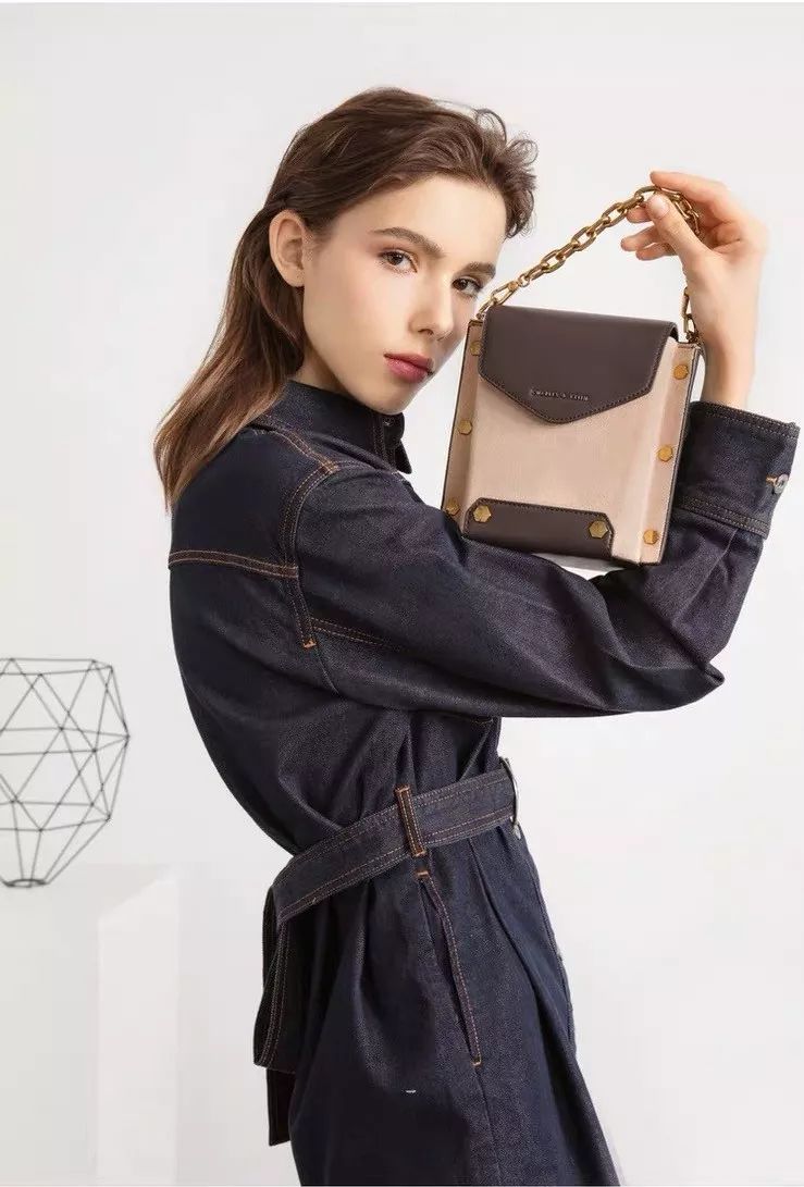 小ck最新款包多少钱,小ck性价比最高的包包