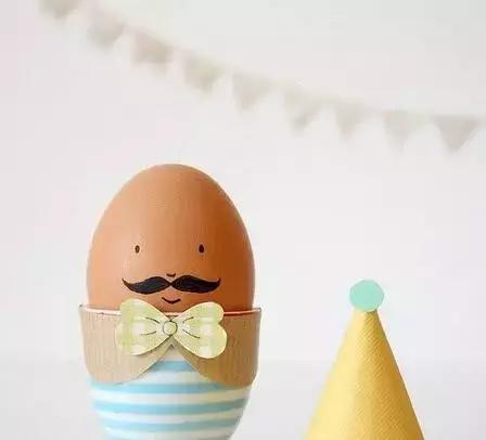 鸡蛋壳托盘手工作品创意,鸡蛋壳手工制作创意粘贴墙面画