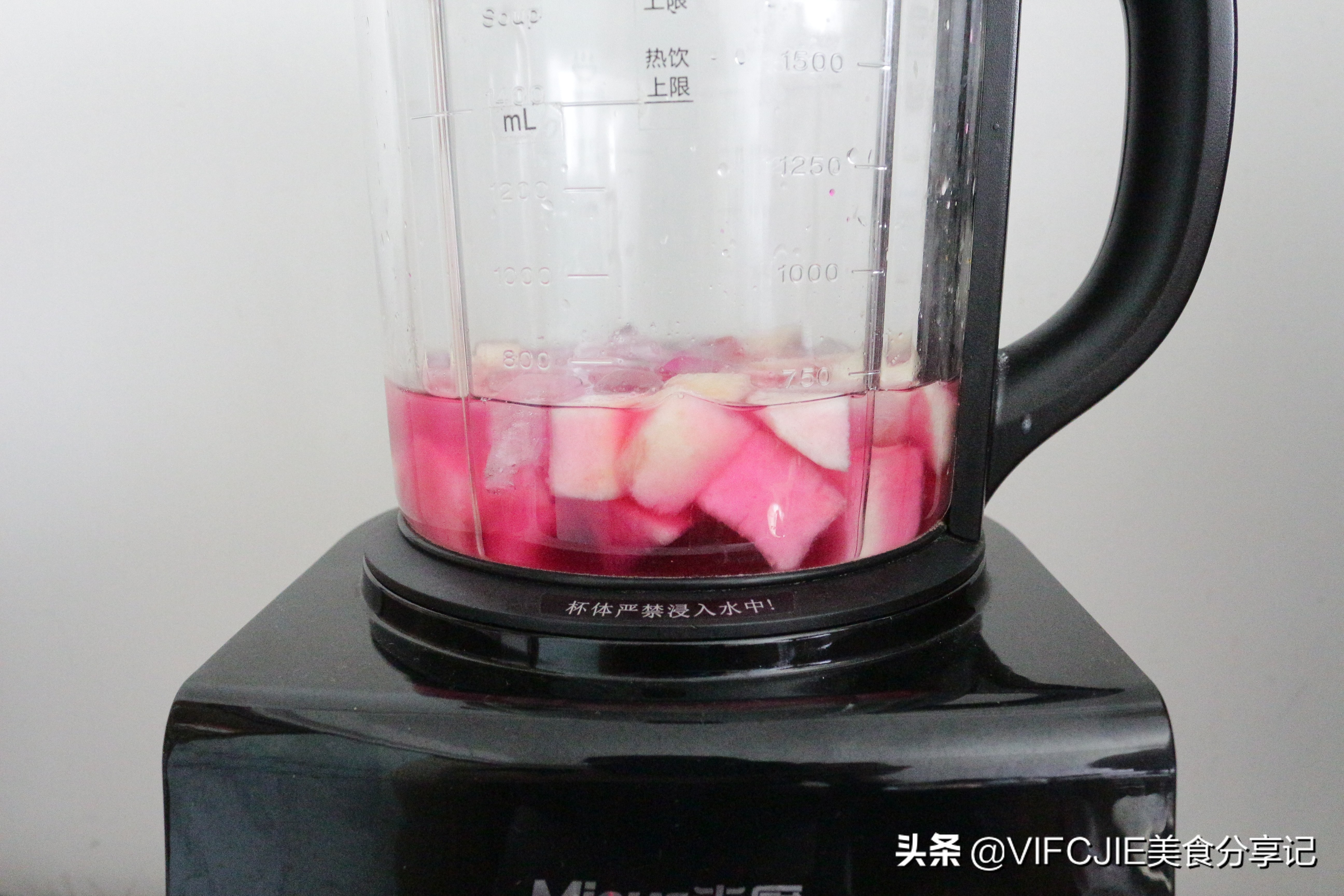 冬天适合做的水果奶盖茶,在家不用冰就能做的饮料