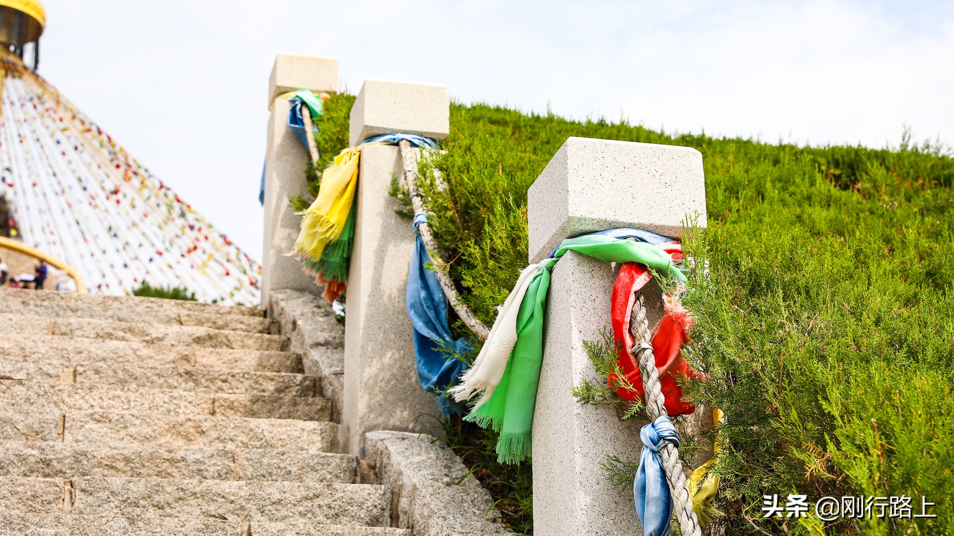 鄂尔多斯的伊克昭敖包，被誉为中国第一敖包，免费开放