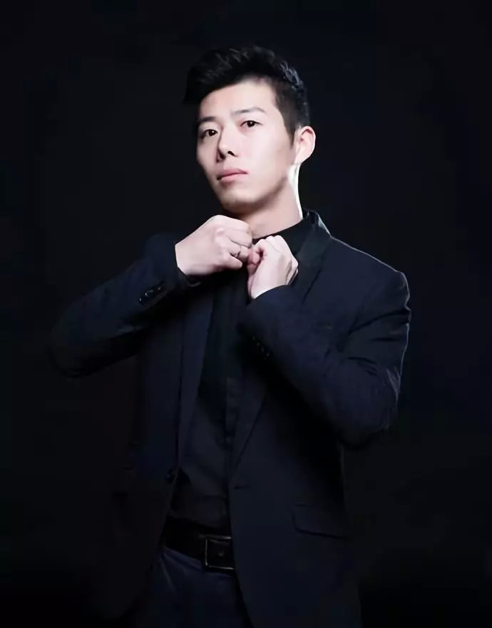 简约办公室装修案例实景照片,100多平办公室装修设计高端感