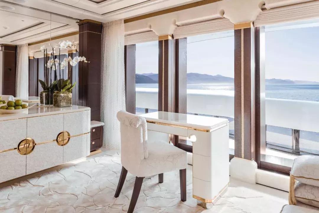 最豪华游艇别墅,一艘超级游艇多少钱