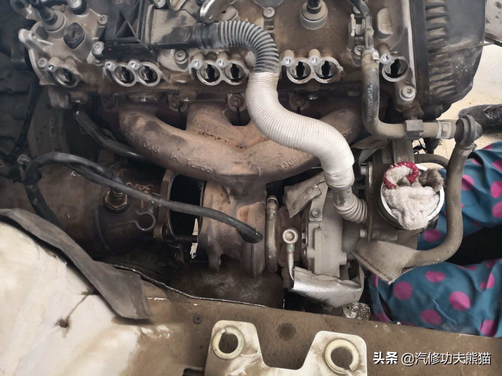 奥迪q53.2自吸发动机烧机油吗,12款奥迪q5发动机烧机油改进