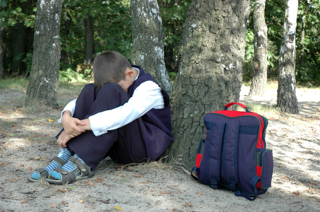 如何对付孩子出走,小孩逃学在家如何挽救