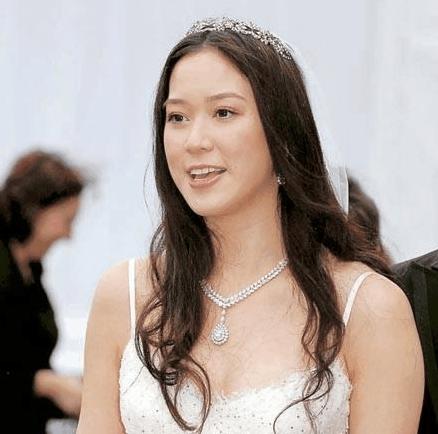 盘点“香江上流闺蜜团”五个千亿豪门婚礼，看看到底谁更壕无人性