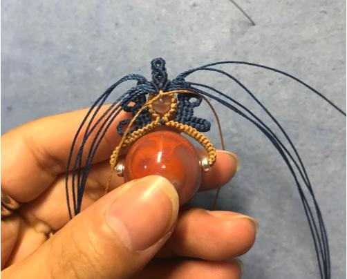 红玛瑙锁骨编绳教程,单颗玛瑙珠子如何编红绳