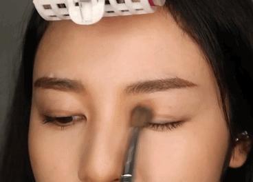 韩系秋日焦糖妆,秋日高级感妆容全靠它