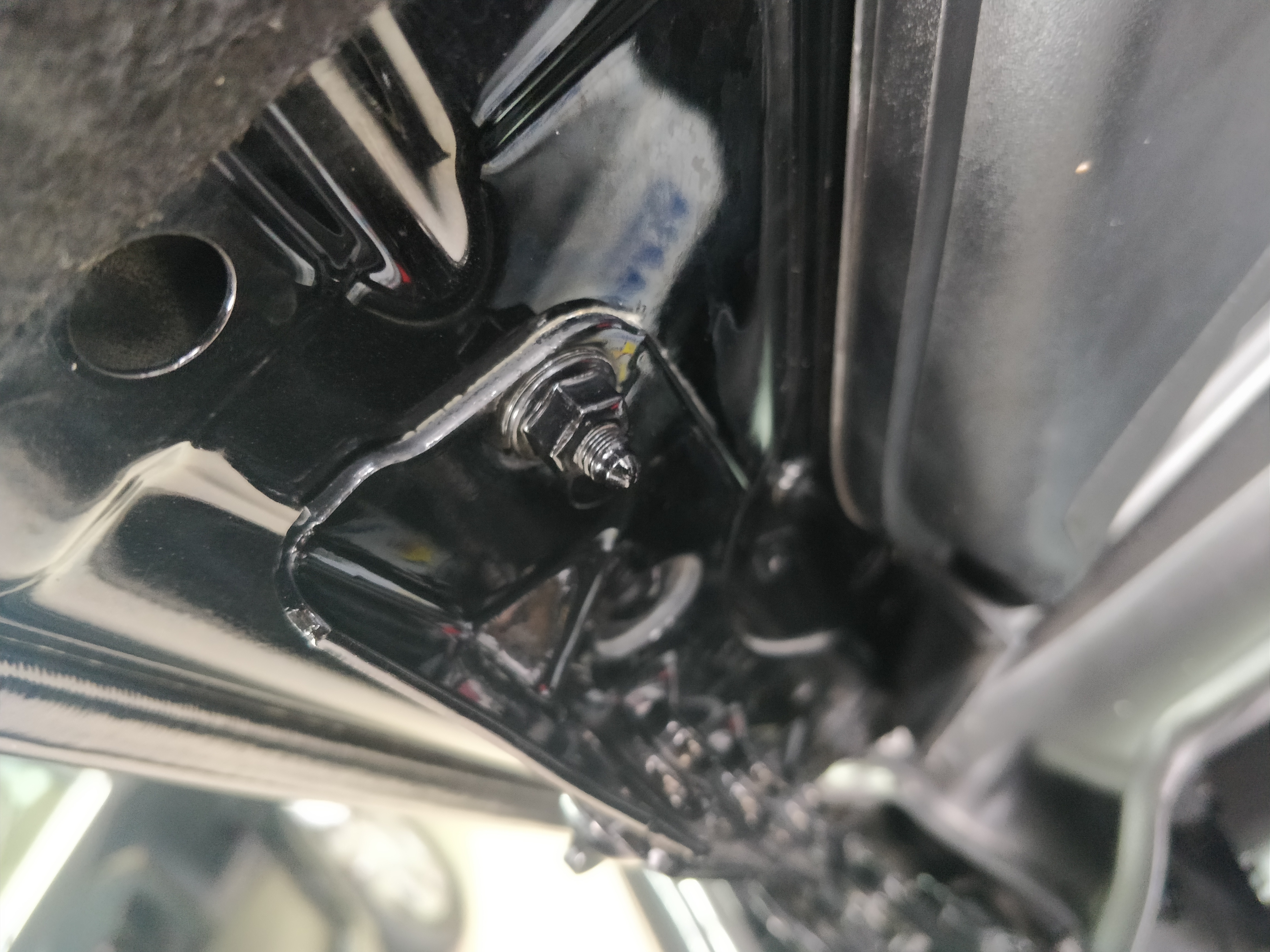 奔驰s300检测插口在哪,奔驰s300老改新能年检吗