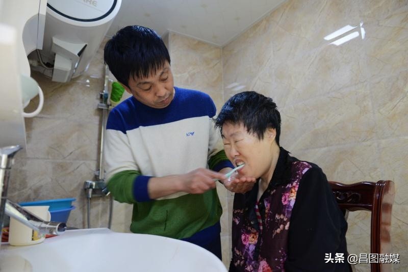 东北老爷们孝顺父母,东北老爷们儿的日常