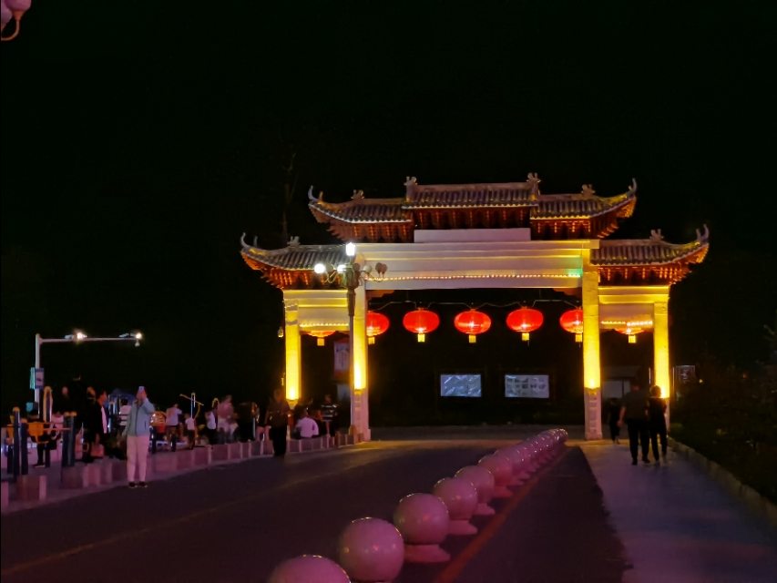 宿在驼梁，感受一种无忧的生活/郝贵云