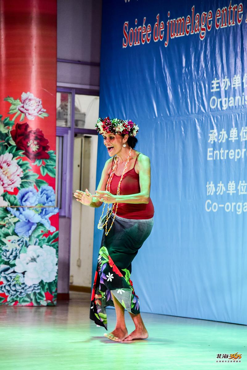 我在北海图书馆拍了一场特别的晚会，观众情不自禁跟着节奏动起来