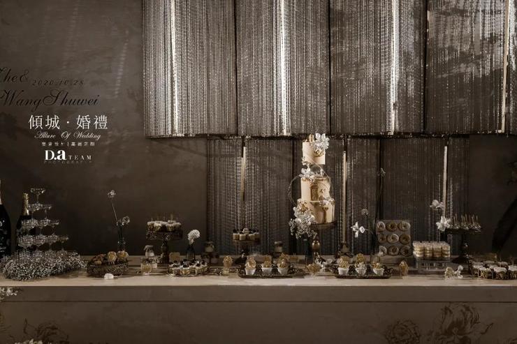 香槟色主题婚礼大屏幕视频,小饭店香槟色婚礼布置简约