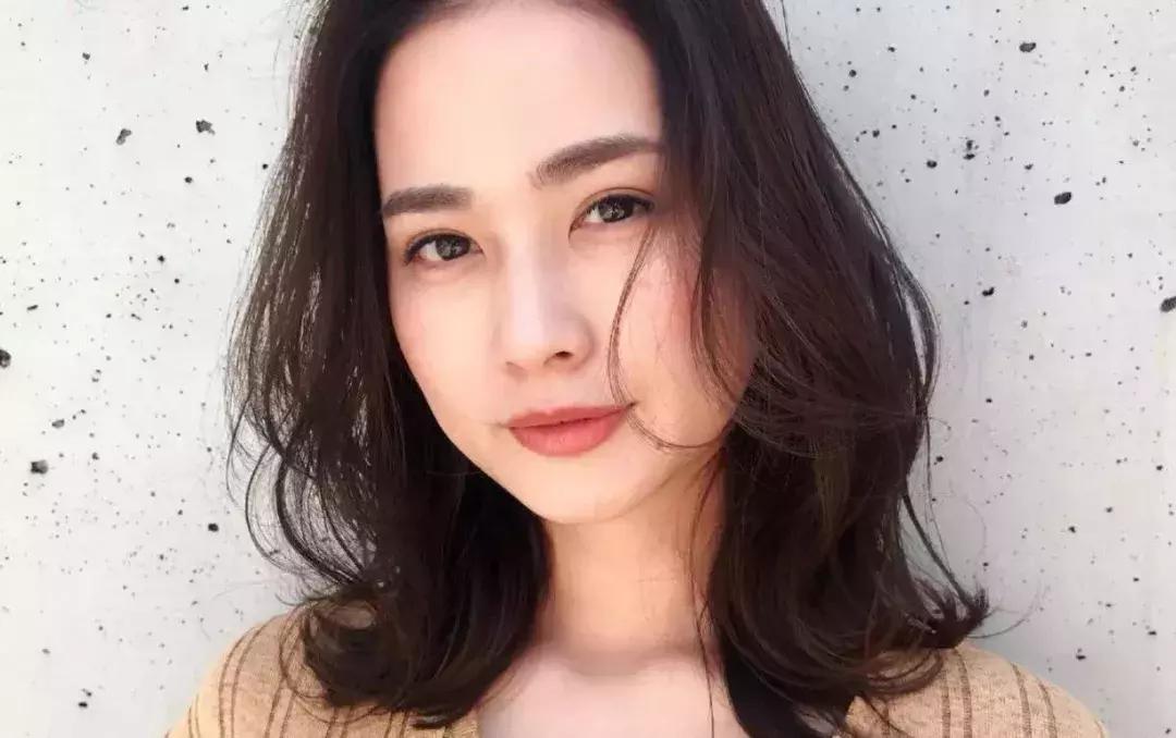 男士在家diy卷发,超级有质感的卷发