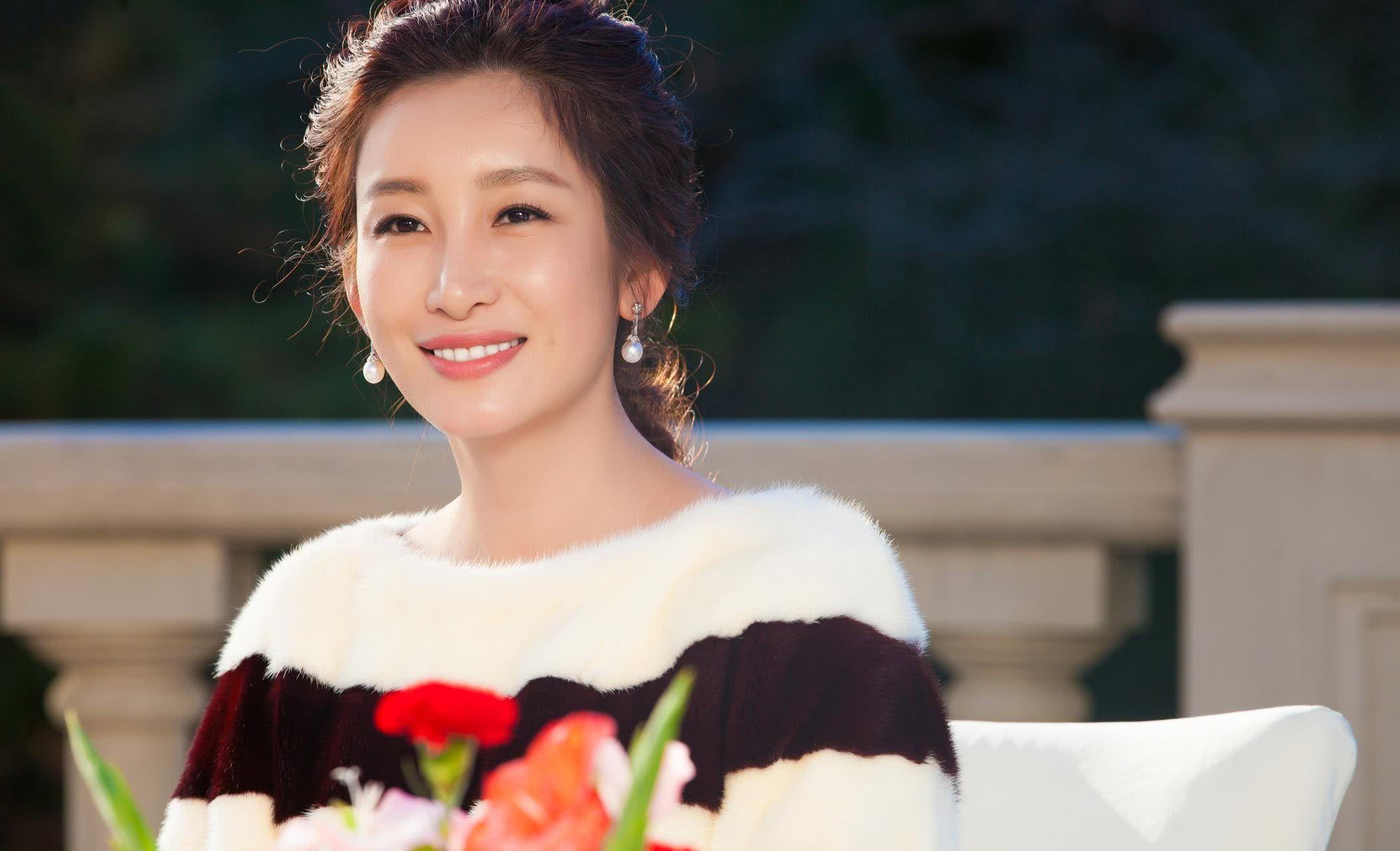 出场前吹成绝世美人,出场后却大失所望,看了感觉真尴尬