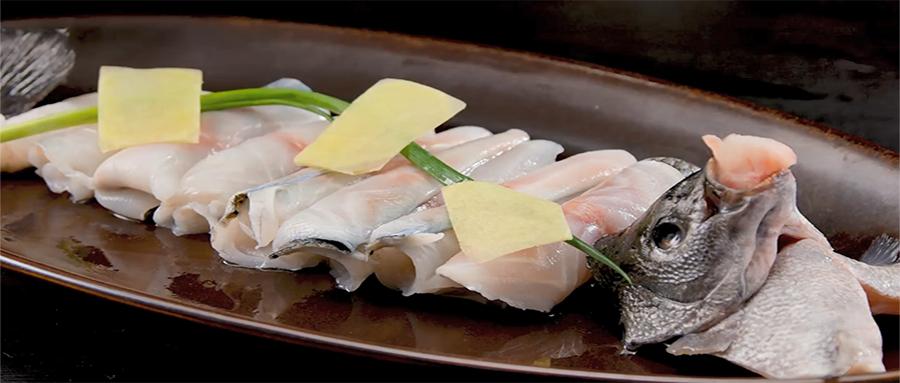 鳕鱼和三文鱼哪个更适合宝宝,三文鱼和鲈鱼哪个适合宝宝吃