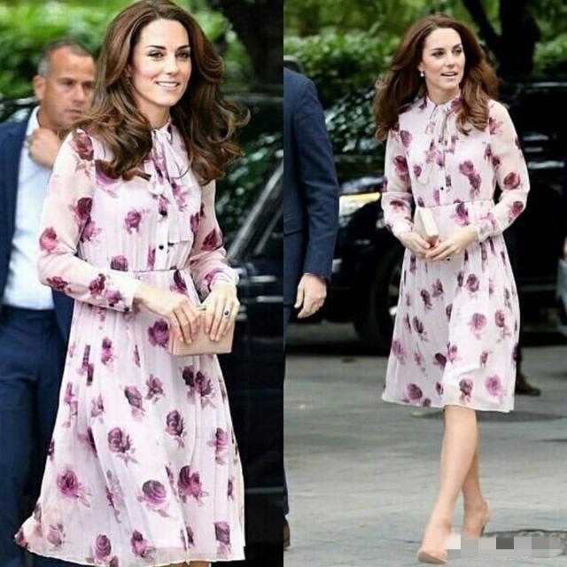 绿色印花裙堪称减龄神器，梅根凯特“抢”着穿，领口太低不避嫌？