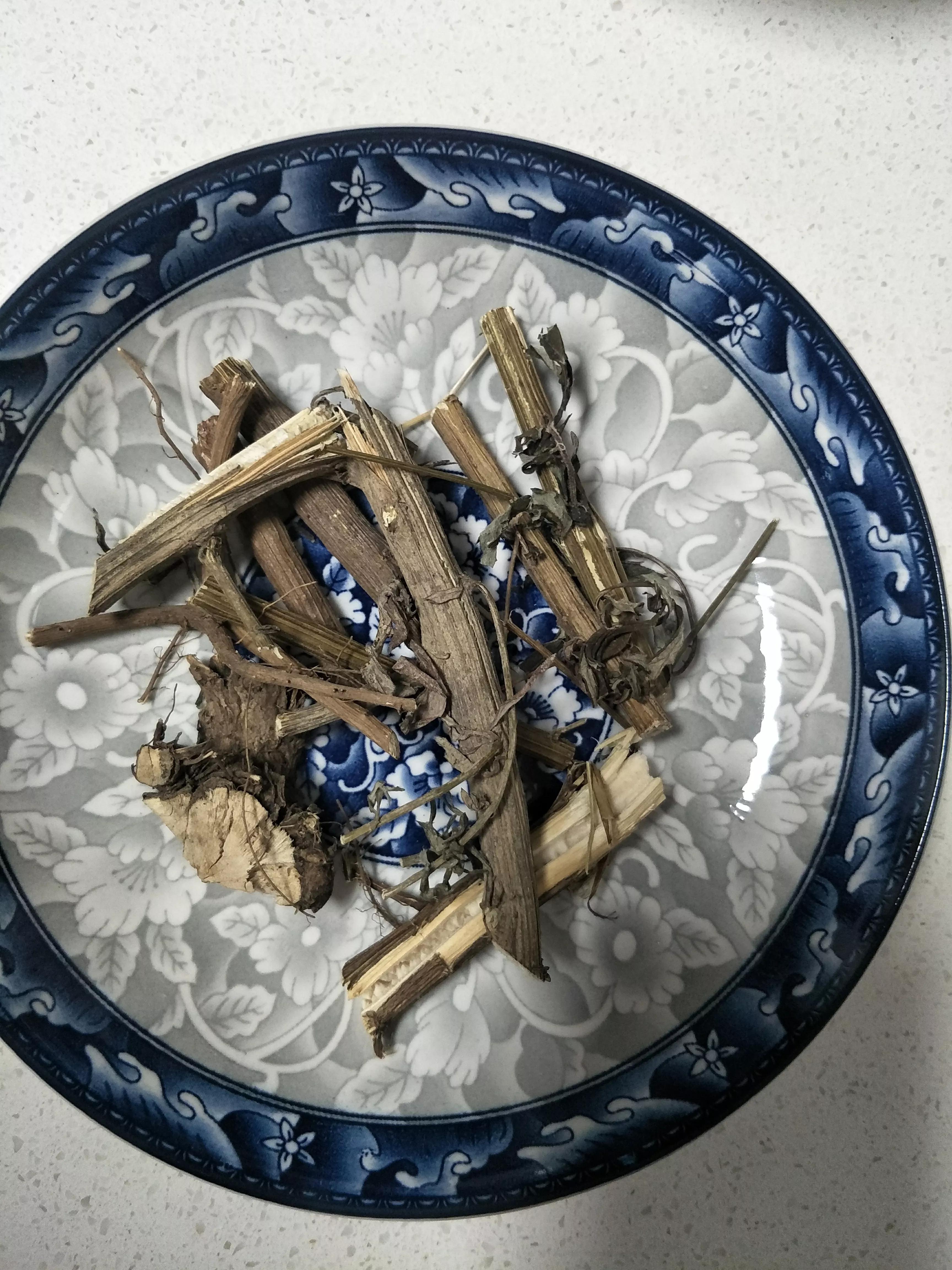 艾草香菇鸡汤,艾草煲鸡汤什么效果好