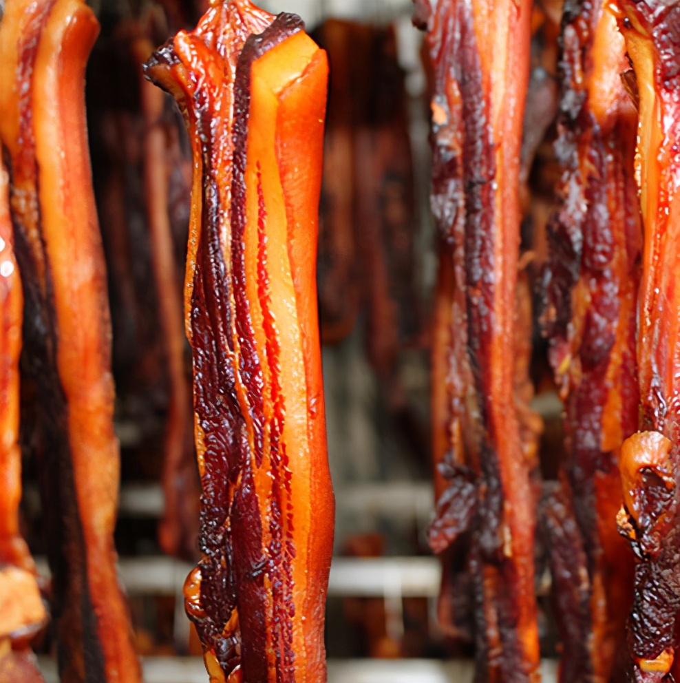 农村简易烟熏肉,城里怎么弄烟熏肉