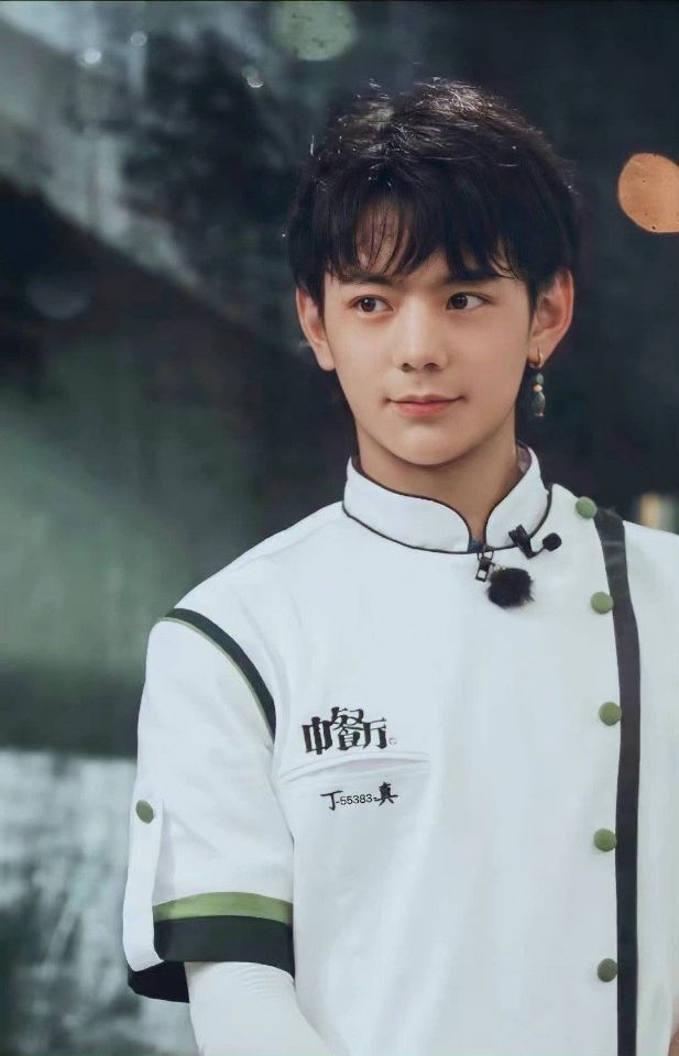 央视元旦晚会周深周笔畅,李宇春周笔畅张靓颖尚雯婕谭维维