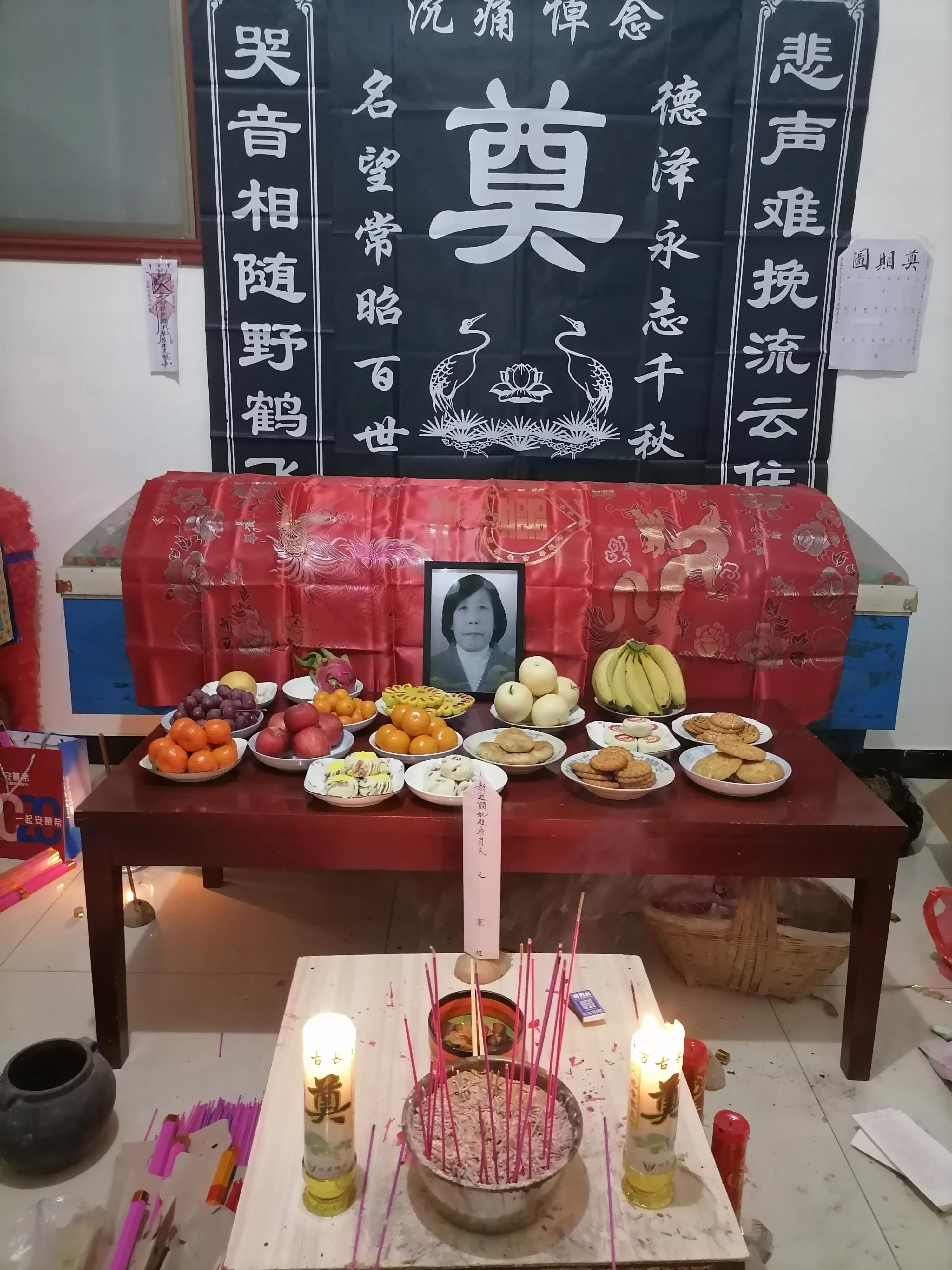 大姨去世悼念语简短,悼念去世的大姨怎么写