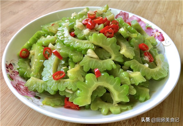 凉拌苦瓜最好吃的做法简单,苦瓜怎么凉拌不发苦
