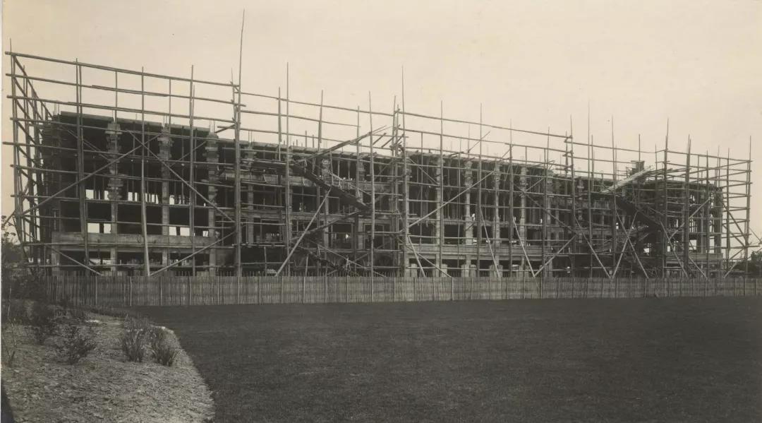 上海百年邬达克建筑——宏恩医院，最近长高了1.2米