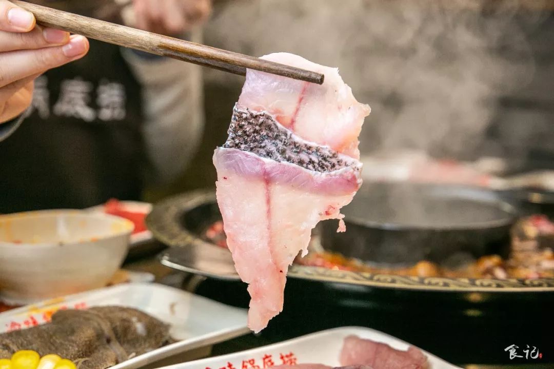 自助毛肚火锅不限量套路,天天排队的火锅