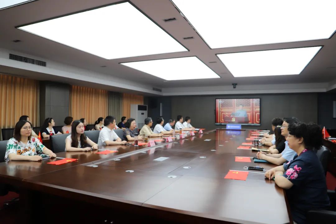 重庆科创职业学院师生集中观看庆祝中国*产党共**成立100周年大会
