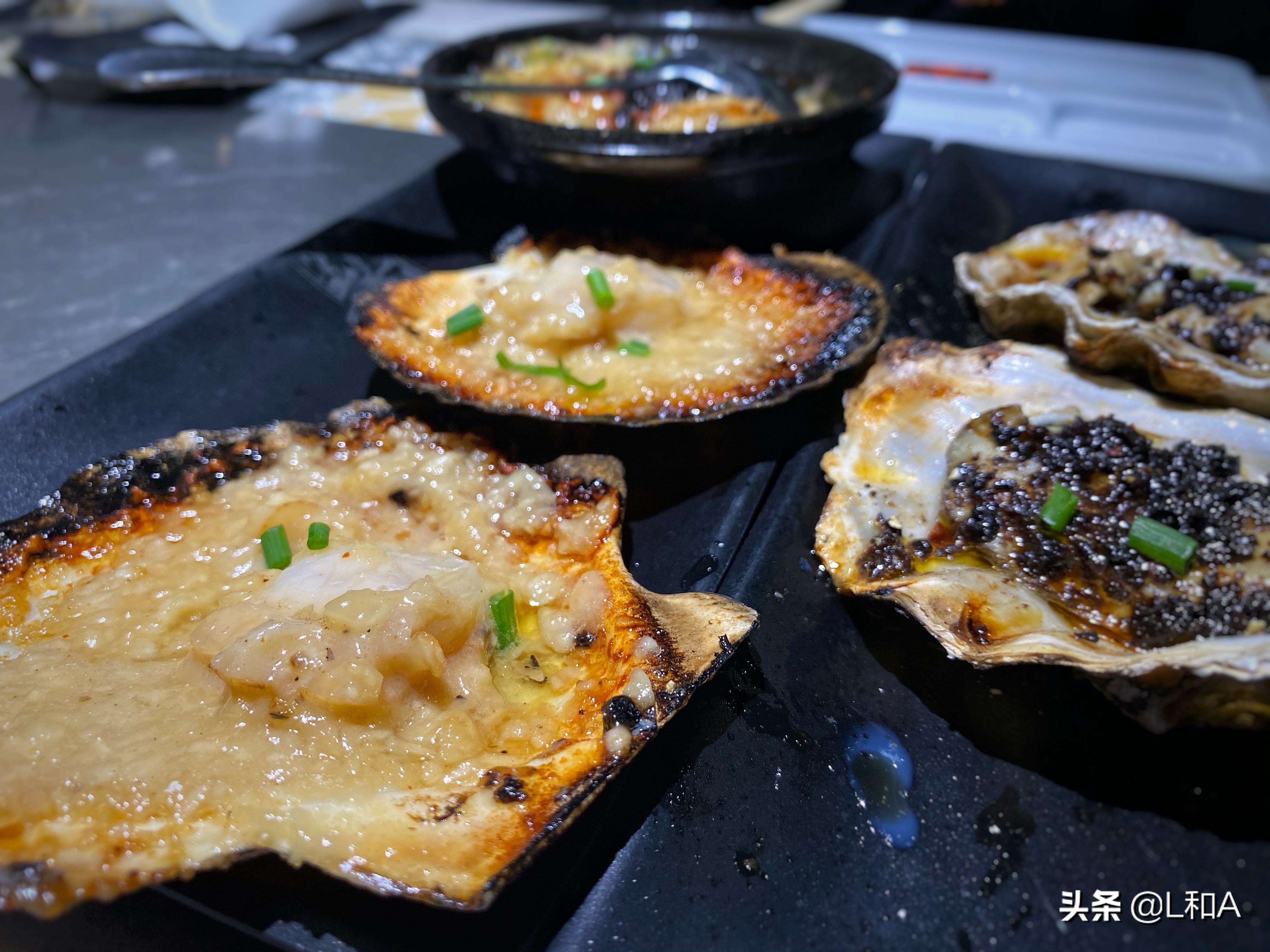 上海：桥梓湾的烧烤，青浦邻里们深夜光顾，猪脑煲吃到发出猪叫声