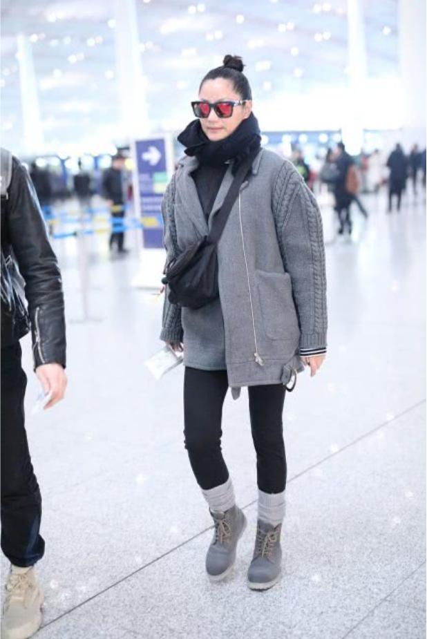 51岁瞿颖身材有多棒,瞿颖52岁腿部线条