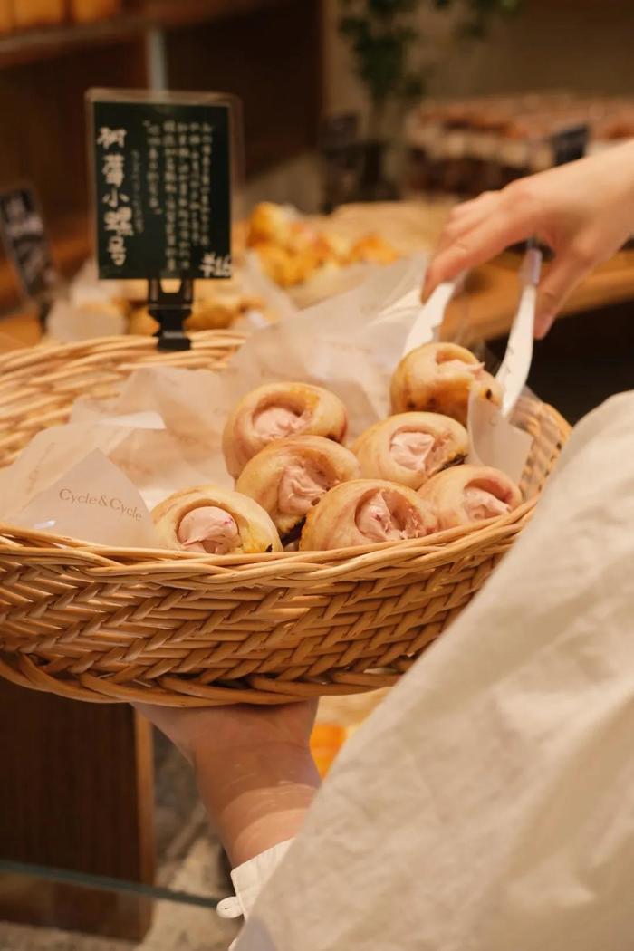 放弃身边面包店，越来越多人迷上网购