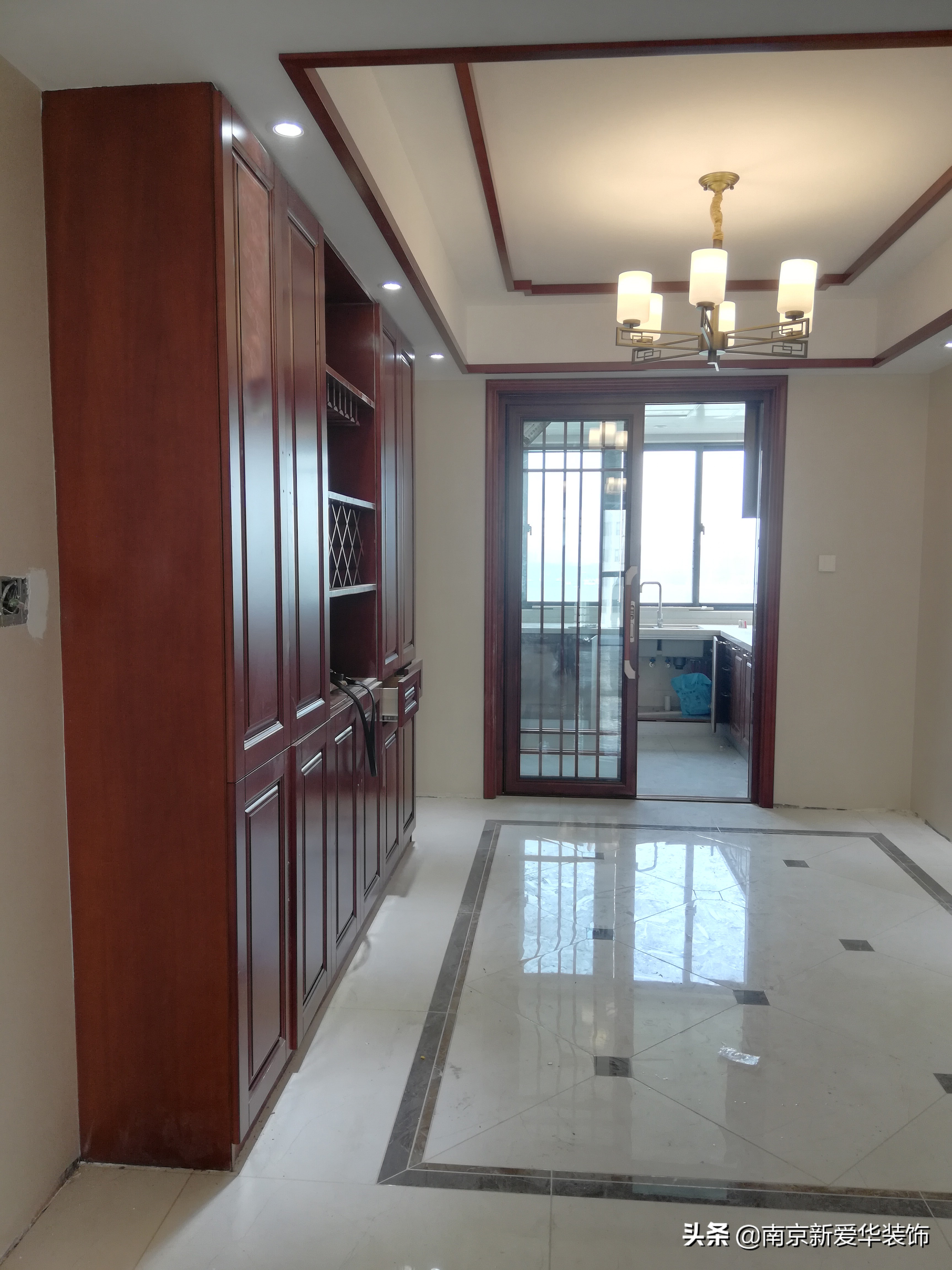 新中式装修墙壁刷什么颜色好看,白墙贴什么颜色壁布好看