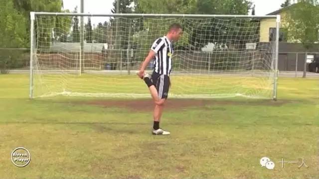 足球一对一突破动作,足球单脚带球训练视频