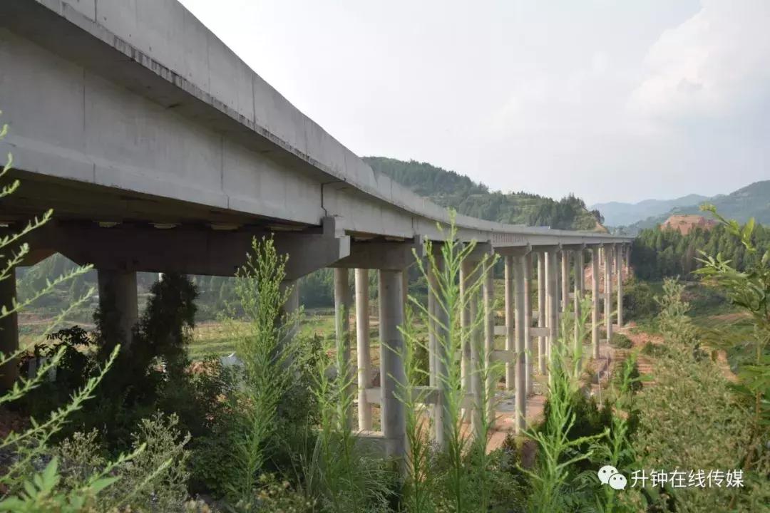 升钟镇玉眉山村,玉眉山村