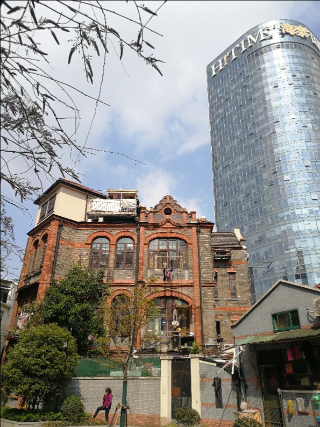 烟火气掩映下的昆山花园路