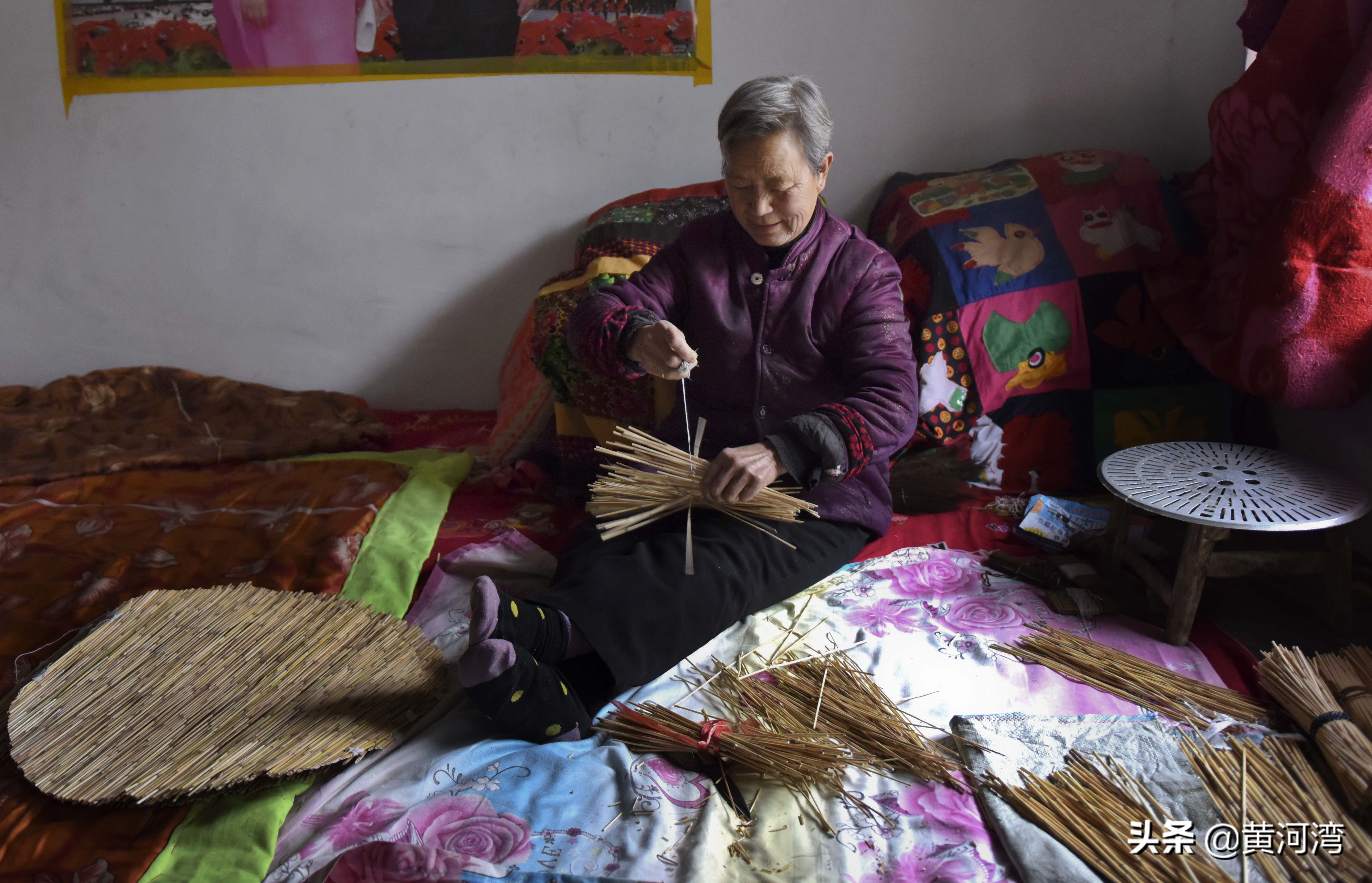晋南农村妇女用“公鸡豆豆”做箅子，纯天然材料制作，不粘锅