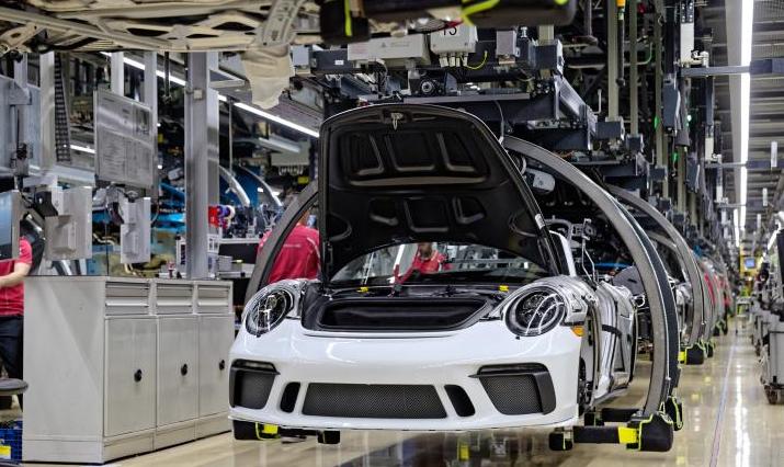 自动挡和手动挡高速堵车哪个累,堵车的时候自动挡可以用空挡吗