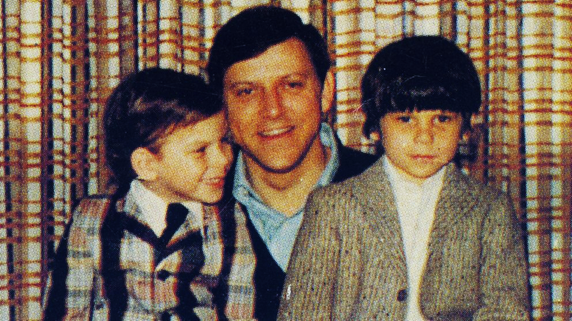 1989年,美国富豪家中睡觉被杀,警察全力侦破,凶手竟是他的儿子