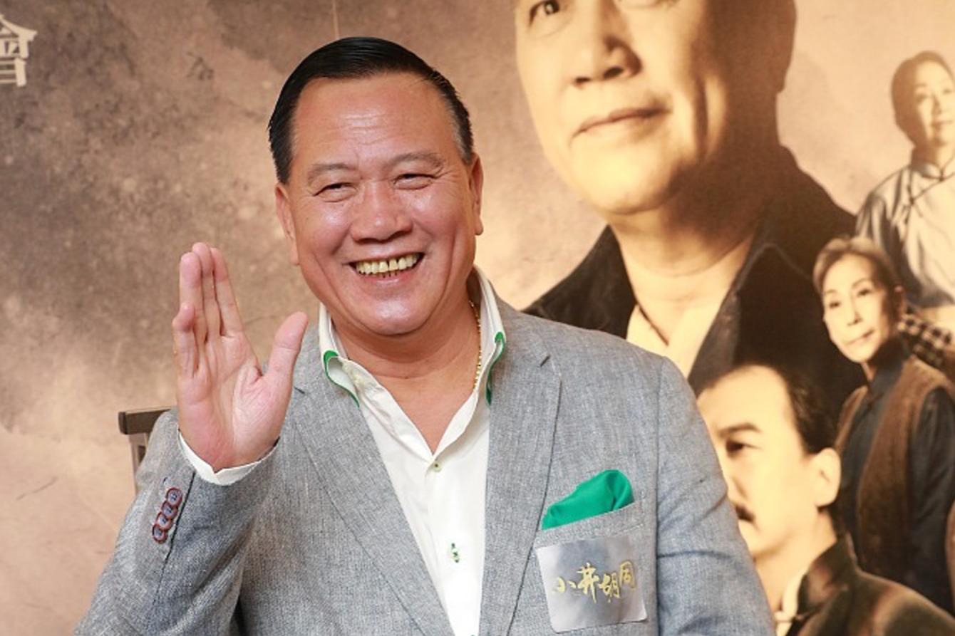 从收徒仪式到拜把子名场面，64岁万梓良被质疑：入戏太深？