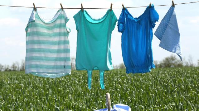 阳台晾衣服看着不美观还不方便怎么办?有哪些方法可以解决