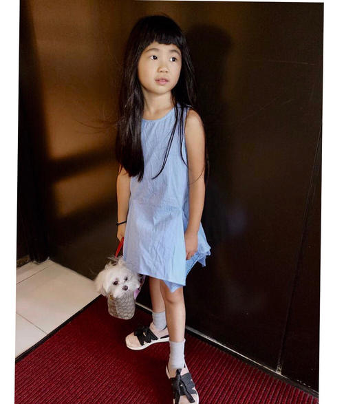 曹格女儿长大后的样子,曹格女儿逆袭瓜子脸