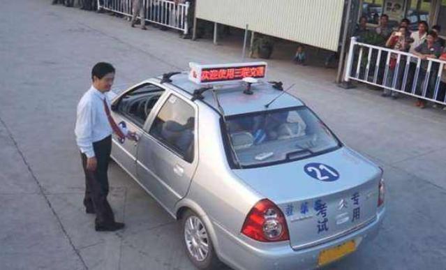 科二迟到弃考,科二考试中途挂科怎么办