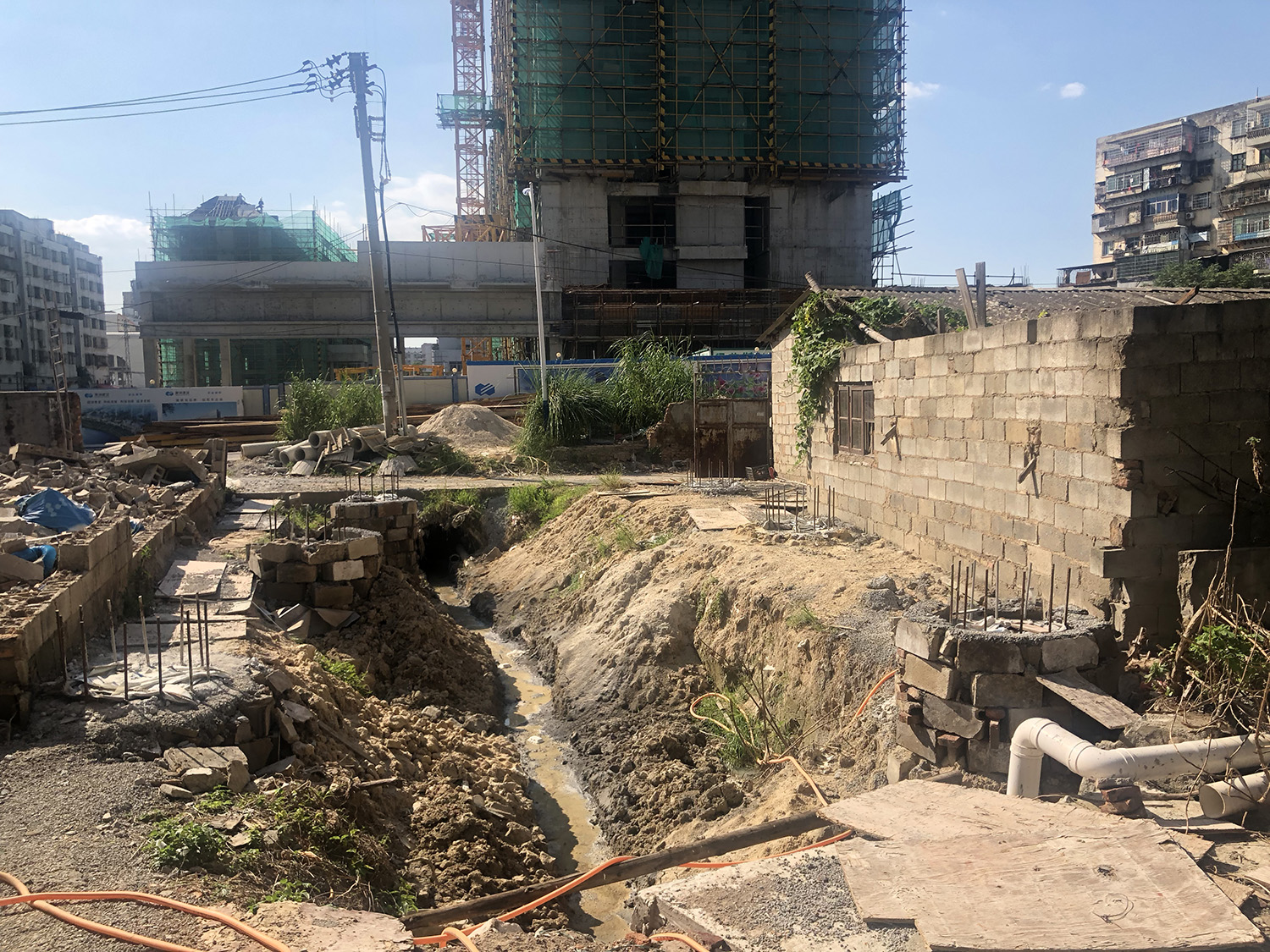 14*14宅基地自建房商铺设计,宽14米深18米怎样设计商铺