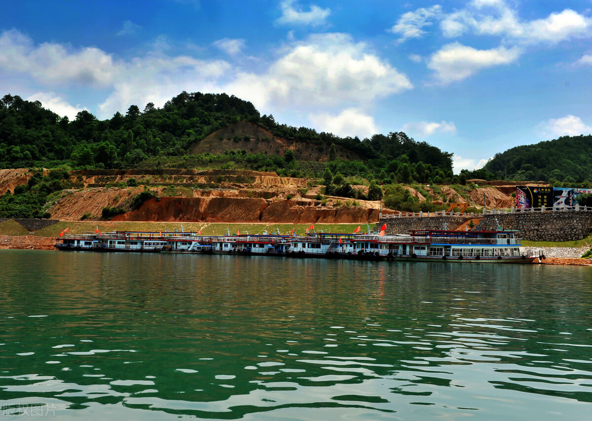 河源万绿湖是以前的新丰江水库吗,新丰江水库跟万绿湖有什么关系